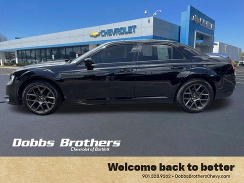 Used 2018 Chrysler 300 Touring L RWD image 4