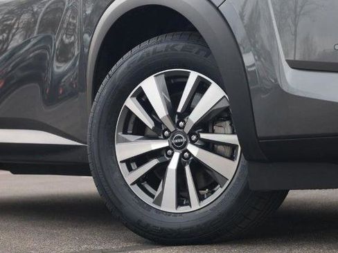 Certified 2025 Nissan Pathfinder SL image 3