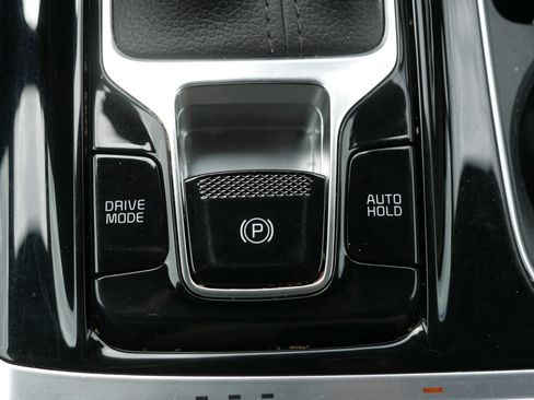 Used 2024 Kia Carnival EX FWD image 32