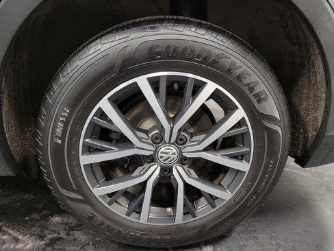 Used 2019 Volkswagen Tiguan SE image 11