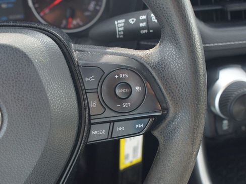Used 2021 Toyota RAV4 LE FWD image 8