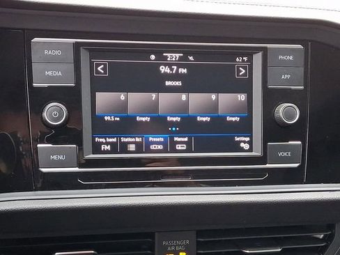 Used 2024 Volkswagen Jetta SE image 19