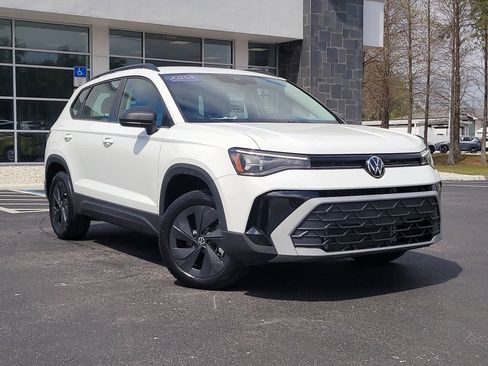Certified 2025 Volkswagen Taos S image 2