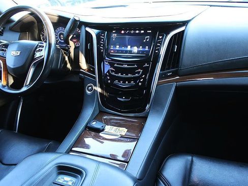 Used 2019 Cadillac Escalade 4WD image 16