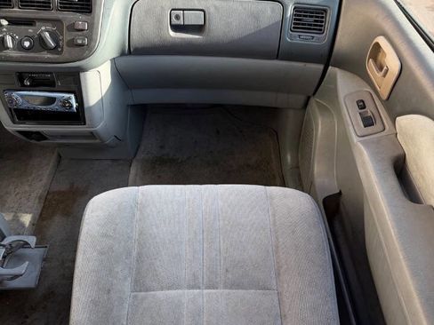 Used 1999 Toyota Sienna CE image 11