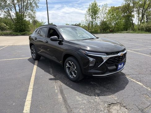New 2026 Chevrolet Trax LT w/ Sunroof Package FWD image 4