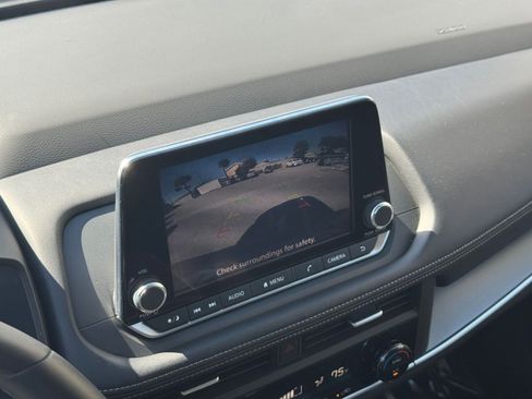 Used 2025 Nissan Rogue SV image 25