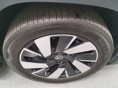 Used 2024 Volkswagen Atlas Cross Sport SE AWD/4WD image 41