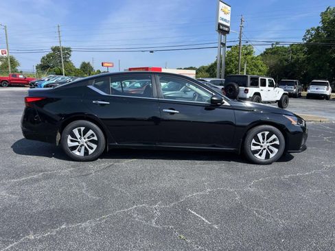 Used 2024 Nissan Altima 2.5 S FWD image 2
