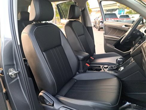 Certified 2022 Volkswagen Tiguan SE w/ Panoramic Sunroof Package image 10