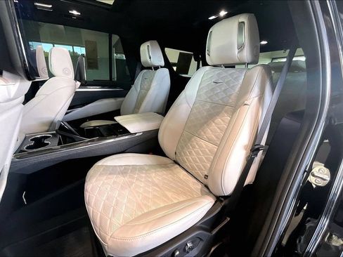 Used 2025 Cadillac Escalade V AWD/4WD image 22