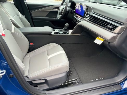 Used 2026 Toyota Camry SE w/ Multimedia Upgrade Package image 13