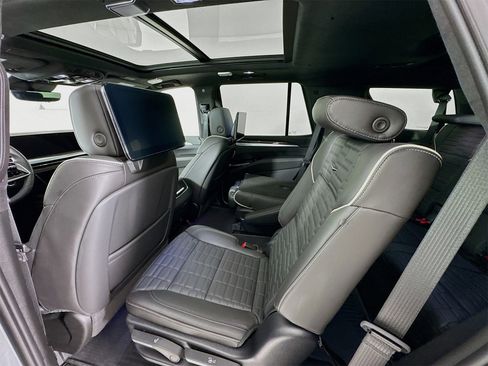 Used 2025 Cadillac Escalade V image 27