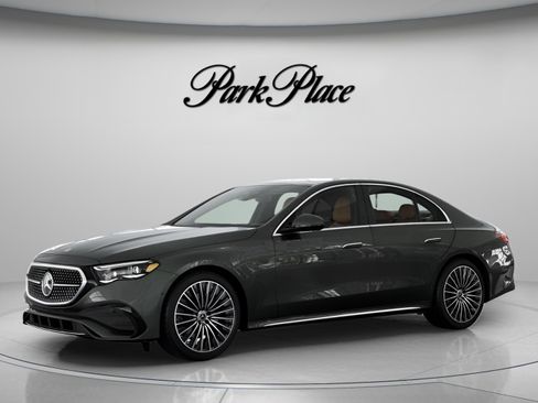 New 2026 Mercedes-Benz E 350 4MATIC Sedan image 2
