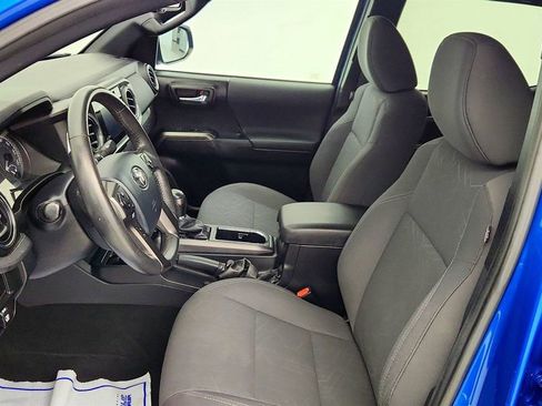 Used 2017 Toyota Tacoma TRD Off-Road image 19