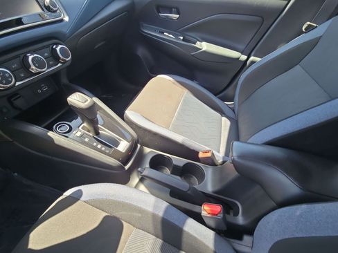 Used 2025 Nissan Versa SV FWD image 29
