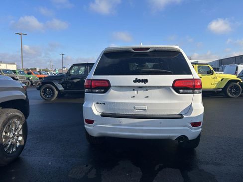 Used 2018 Jeep Grand Cherokee Altitude image 10