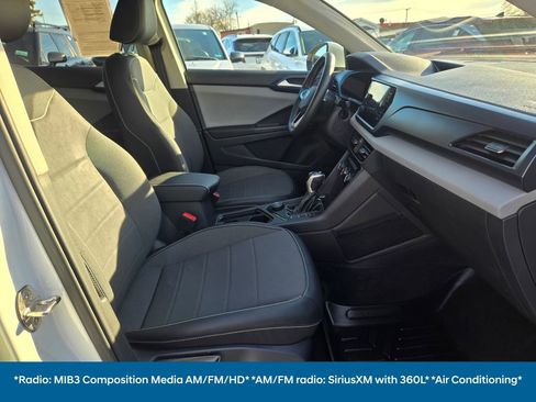 Used 2023 Volkswagen Taos SE w/ Panoramic Sunroof Package image 11