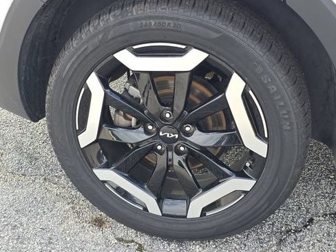 Used 2024 Kia Telluride S w/ S Sunroof Package FWD image 9