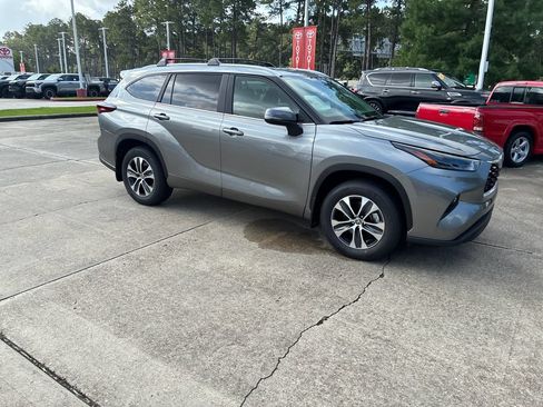 New 2026 Toyota Highlander XLE AWD/4WD image 9