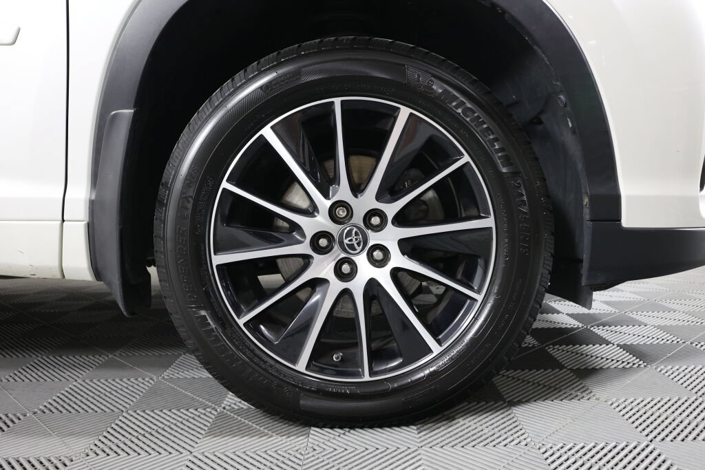 Used 2017 Toyota Highlander SE AWD/4WD image 6