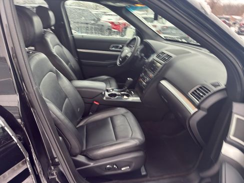 Used 2016 Ford Explorer XLT w/ Equipment Group 202A image 16