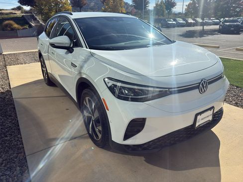 Used 2023 Volkswagen ID.4 Pro image 3