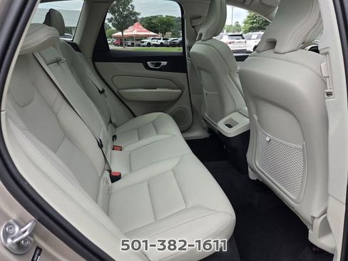 Used 2024 Volvo XC60 B5 Core AWD/4WD image 16