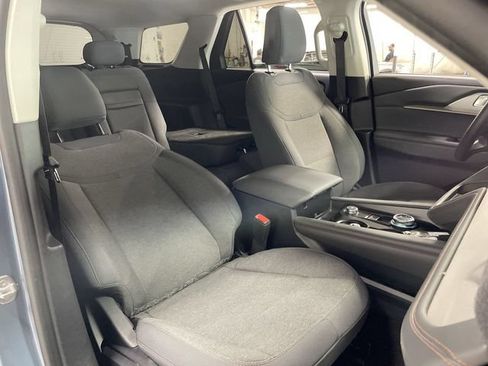 Used 2025 Ford Explorer Active AWD/4WD image 27