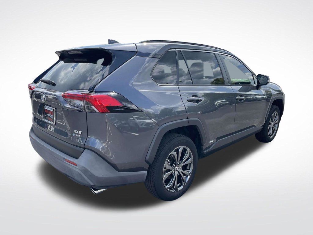 Used 2025 Toyota RAV4 XLE Premium w/ Weather Package AWD/4WD image 15