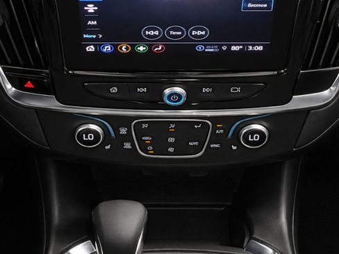 Used 2023 Chevrolet Traverse LT FWD image 19