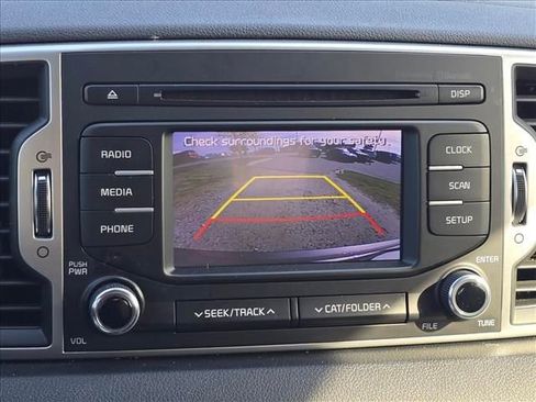 Used 2019 Kia Sportage LX image 9