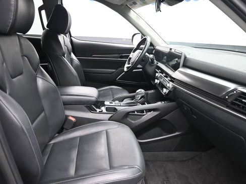 Used 2025 Kia Telluride S FWD image 7