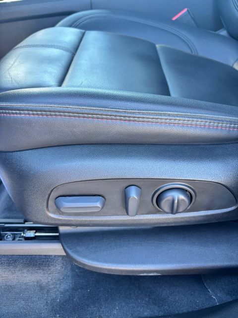 Used 2022 Chevrolet Traverse RS w/ LPO, 'HIT The Road' Package FWD image 18