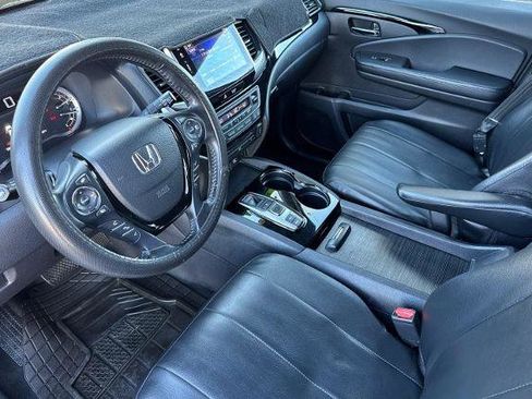 Used 2018 Honda Pilot Touring image 2