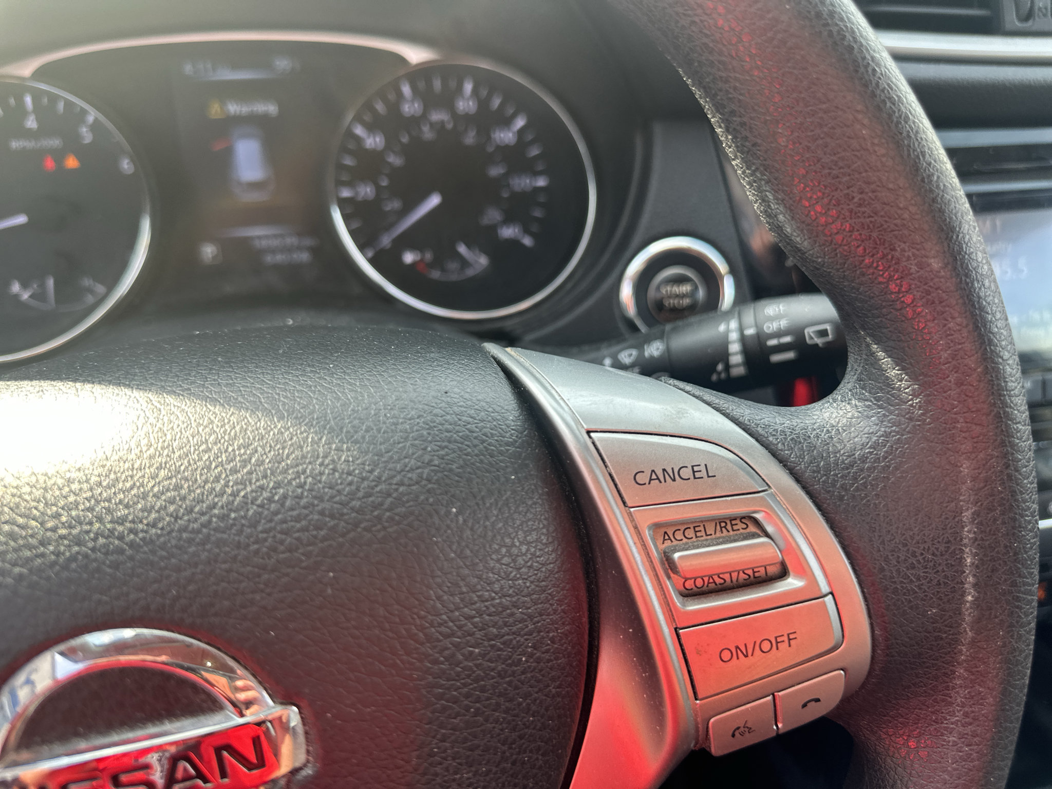 Used 2015 Nissan Rogue SV FWD image 24