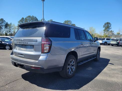 Used 2022 Chevrolet Suburban Z71 w/ Luxury Package image 8