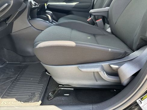 New 2025 Nissan Kicks Play S image 27