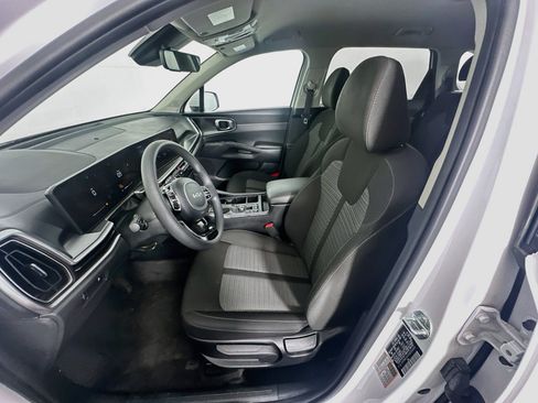 Used 2025 Kia Sorento LX FWD image 13