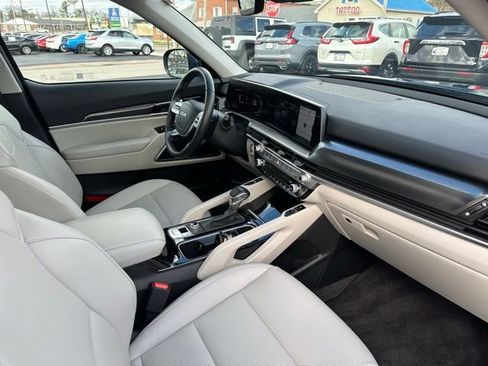 Used 2025 Kia Telluride S image 23