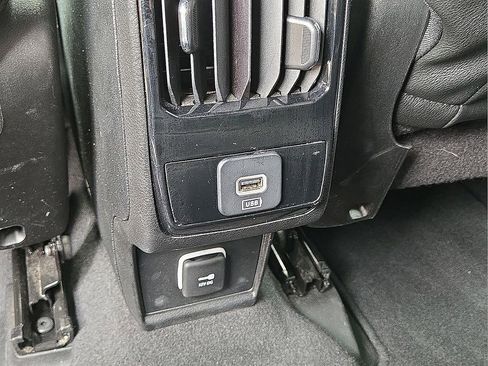 Used 2025 Jeep Compass Limited AWD/4WD image 17