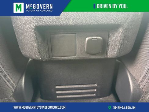 Used 2025 Toyota Tacoma SR5 AWD/4WD image 23