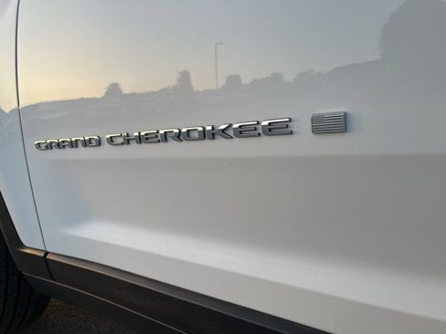 Used 2023 Jeep Grand Cherokee L Limited w/ Luxury Tech Group II RWD image 10