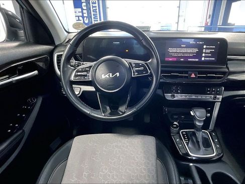 Used 2025 Kia Seltos S AWD/4WD image 17