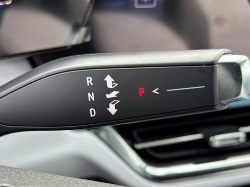 New 2026 Chevrolet Equinox EV LT image 21