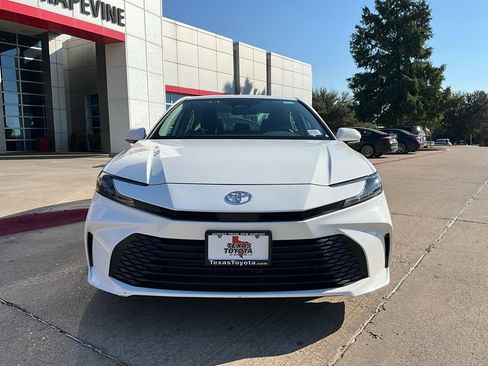 Used 2025 Toyota Camry LE image 4