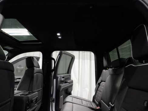 Used 2025 GMC Sierra 2500 AT4X image 14