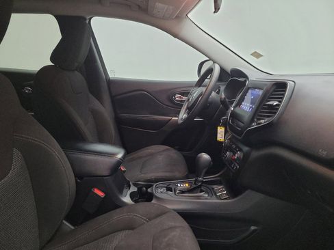 Used 2019 Jeep Cherokee Latitude w/ Popular Appearance Group image 21