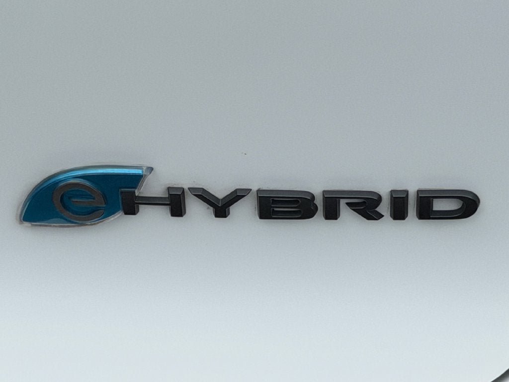 Used 2023 Chrysler Pacifica Limited w/ Uconnect Theater Family Group FWD image 32