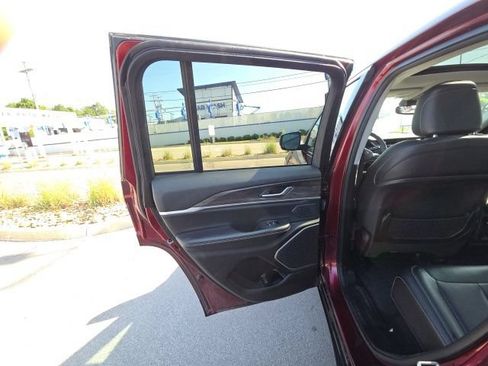 Used 2023 Jeep Grand Cherokee 4WD 4xe image 30